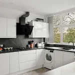 Stylish & Spacious In The Heart Of 3*