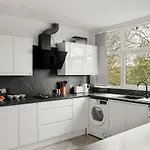 Stylish & Spacious In The Heart Of