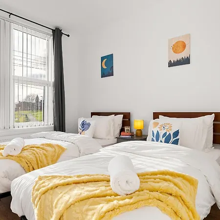 Stylish & Spacious In The Heart Of *