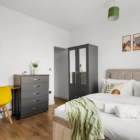Stylish & Spacious In The Heart Of Апартаменти Лідс