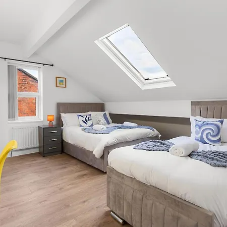 Apartment Stylish & Spacious In The Heart Of