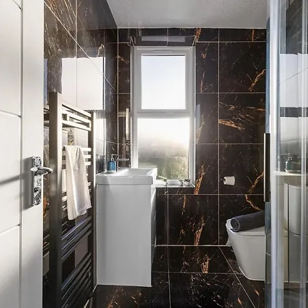 Vendégház Stylish & Spacious In The Heart Of 3*
