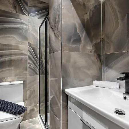 Stylish & Spacious In The Heart Of Vendégház Leeds