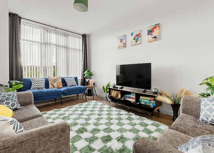 Apartment Stylish & Spacious In The Heart Of