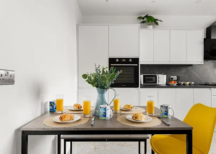 Stylish & Spacious In The Heart Of Апартаменти *