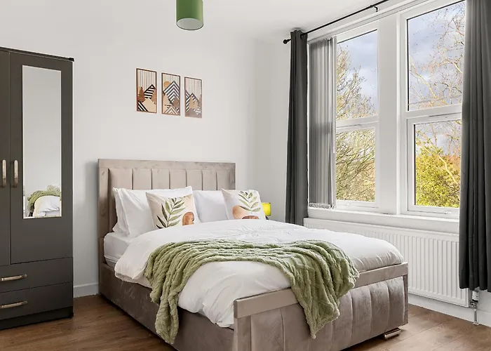 Stylish & Spacious In The Heart Of Апартаменти Лідс