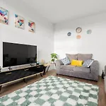 Stylish & Spacious In The Heart Of 3* Λιντς