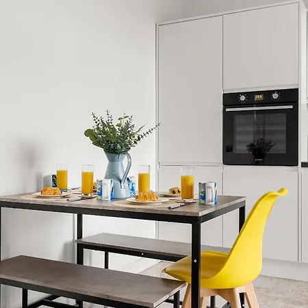 Stylish & Spacious In The Heart Of *