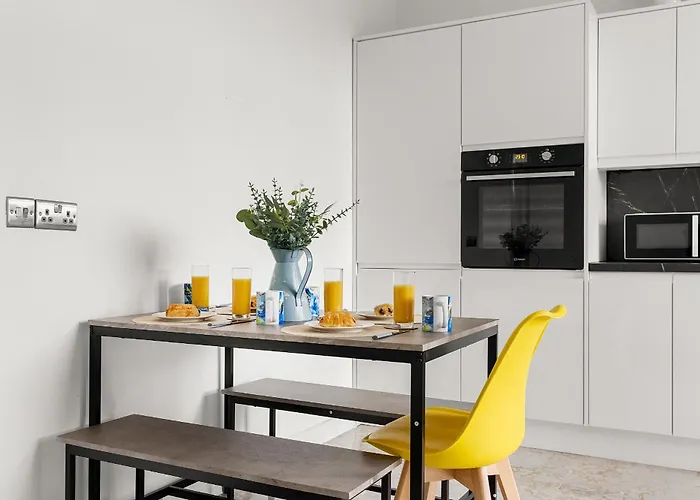 Stylish & Spacious In The Heart Of *