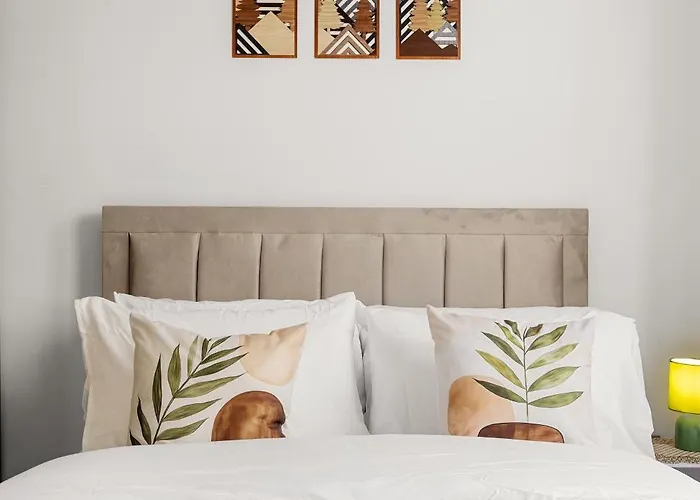 Stylish & Spacious In The Heart Of ليدز